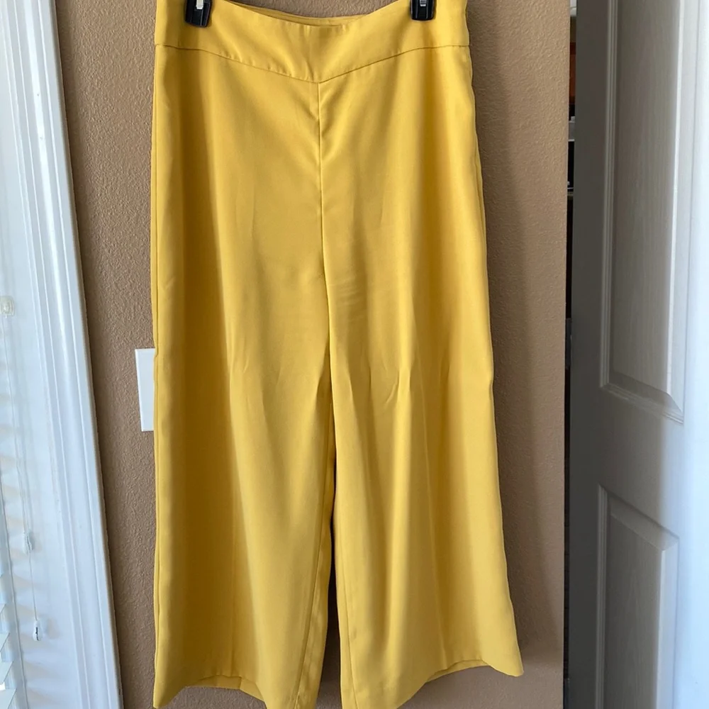 Express - High Rise Yellow Mustard Cropped Culottes 12/R. Super soft!! - Picture 2 of 4